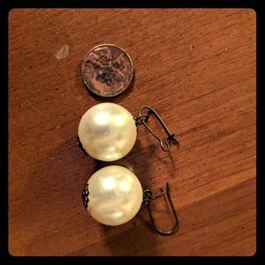 Plunder pearl earrings